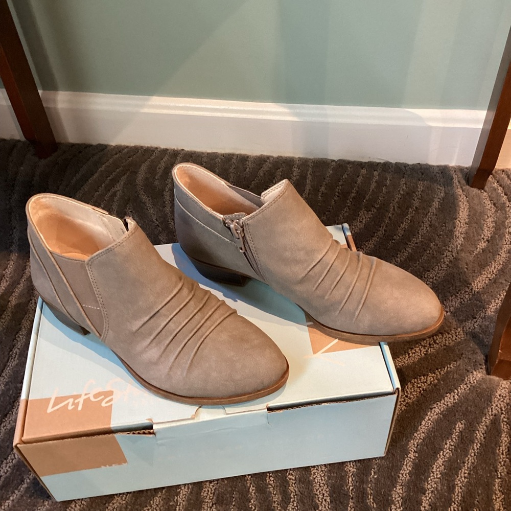 Life Stride Women's Tan Ankle Boots